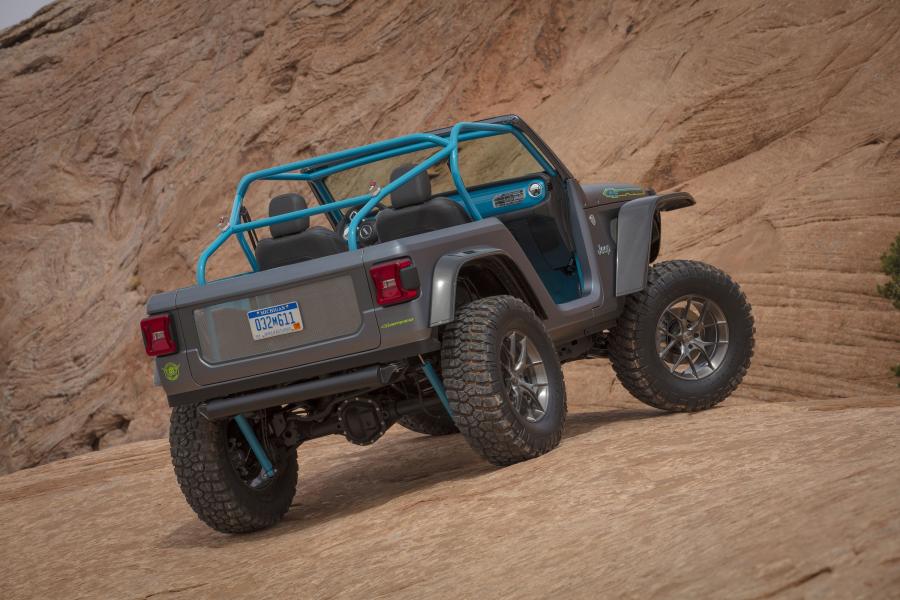  Jeep 4SPEED Concept (JL) 2018 года  (фото 12 из 39)